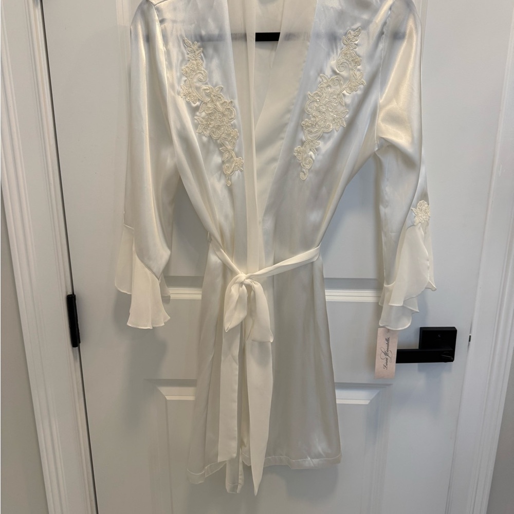 Silky robe NWT